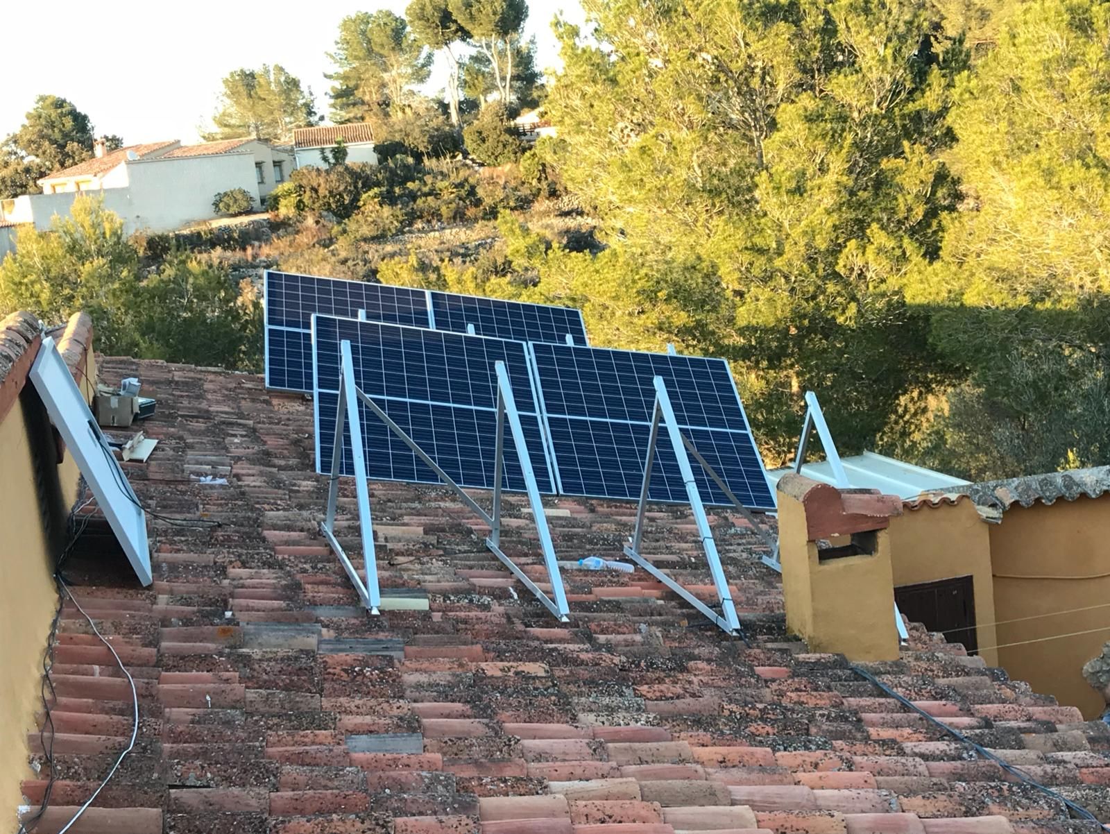 Instalación de paneles solares en tejado