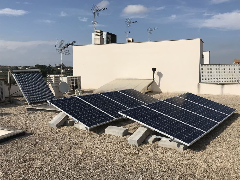 Paneles solares en tejado
